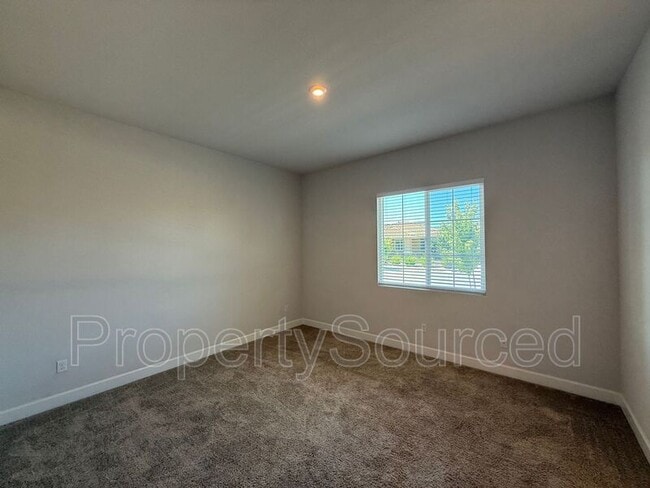 Building Photo - 614 Madrone St