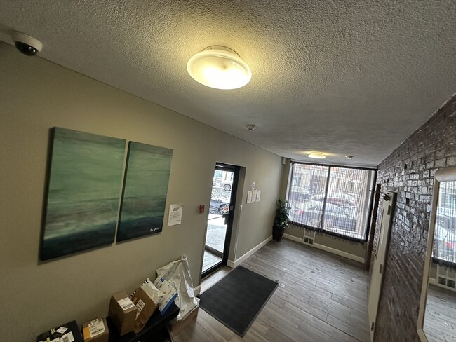 Building Photo - 386 Commercial St