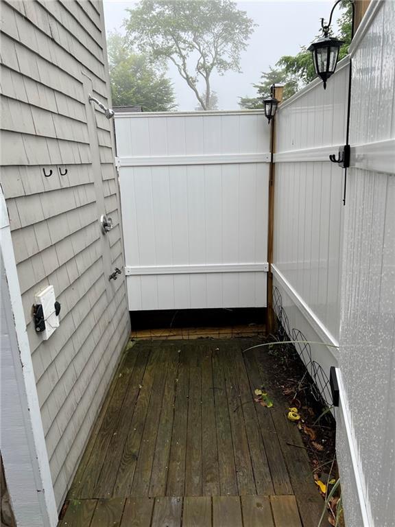 Building Photo - 104 Howland Ave