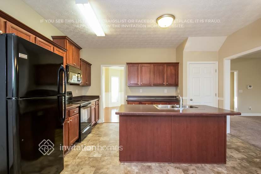 Building Photo - 225 Hedgewood Dr