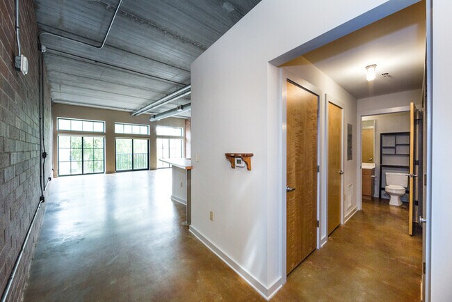 Building Photo - Amazing Industrial Studio at 626 N Graham!