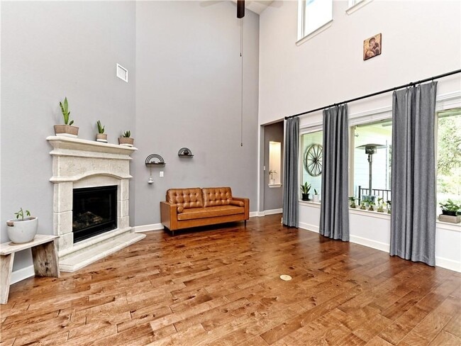 Building Photo - 332 Quartz Dr