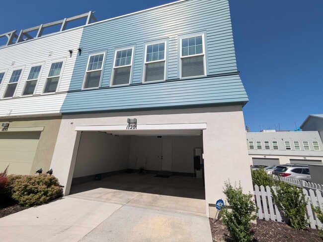 Building Photo - 11201 S Kestrel Rise Rd