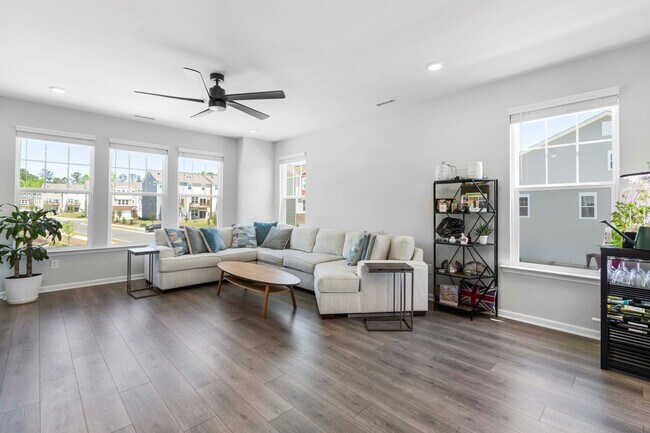 Building Photo - 2245 Kettle Falls Station