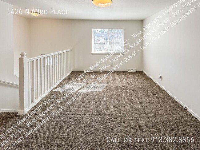 Building Photo - Freshly Remodeled 2BR/1.5 BA Duplex in KCK