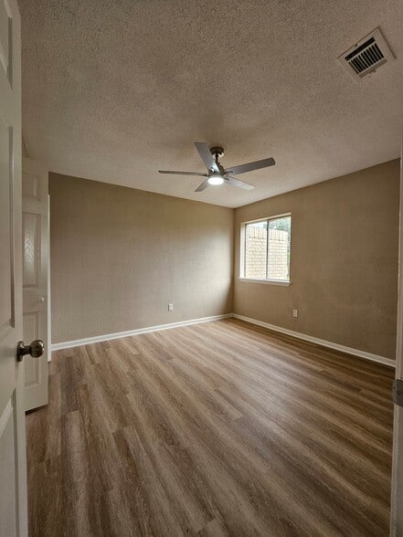 Building Photo - 214 Oleander St