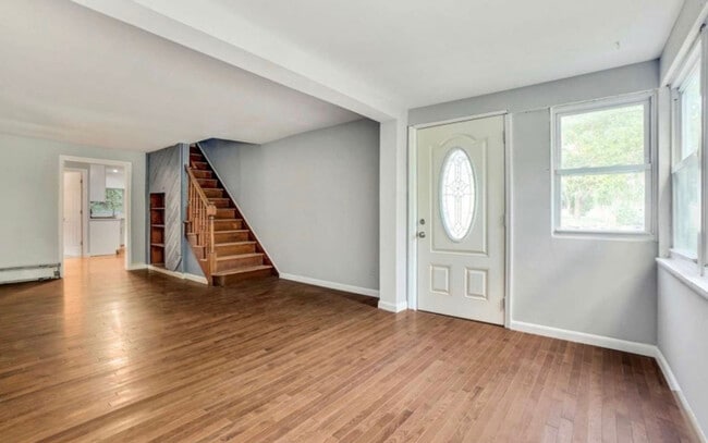 Building Photo - 34 Oak St