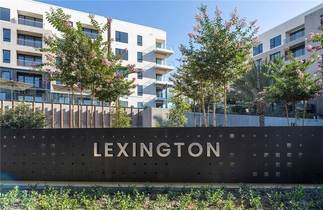 Building Photo - 3211 Rivington