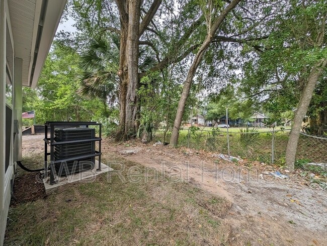 Building Photo - 1438 6th St W