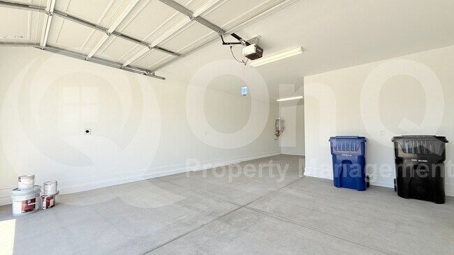 Building Photo - 3606 N 103rd Ave