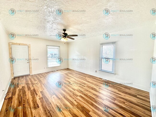 Building Photo - Charming 2-bedroom, 1-bathroom house near the Truckee river