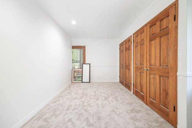 Building Photo - Rarely available gem now available in Bankers Hill - 1bed/1bath!