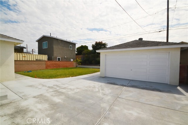 Building Photo - 21510 Ellinwood Dr