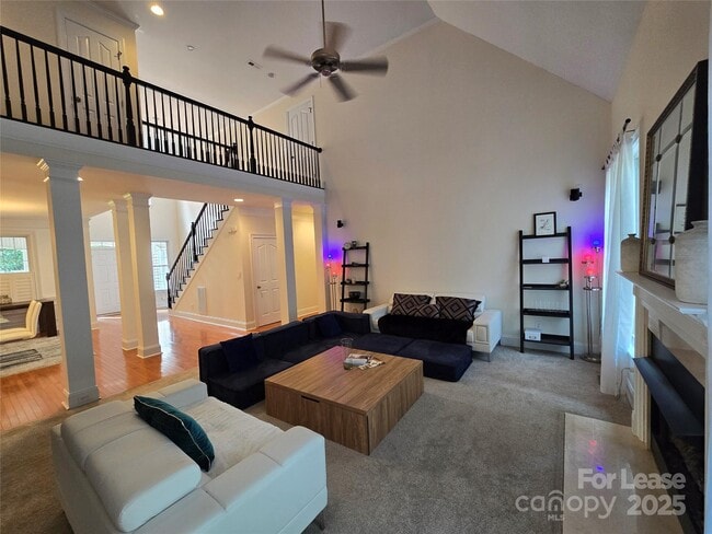 Building Photo - 409 Foxglove Ln