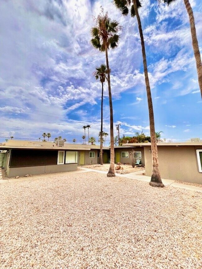 Building Photo - 540 S Mountain View Dr