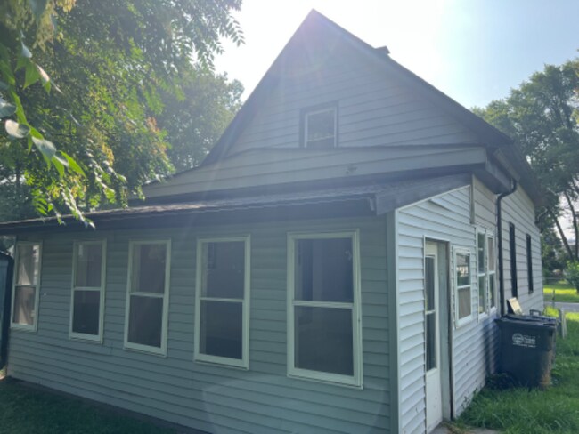 Building Photo - 2 OH-2