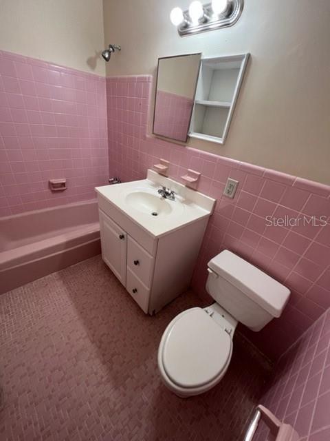 Building Photo - 673 Merrimac St