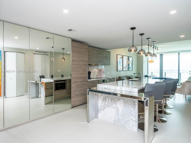 Building Photo - 650 NE 32nd St