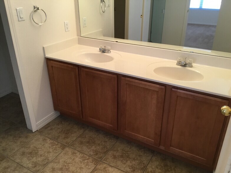 Building Photo - 1740 Sierra Norte Loop NE