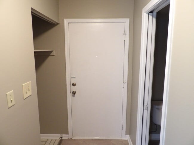 Building Photo - 409 Ridgewood Ln