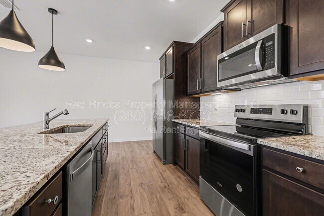 Building Photo - 5011 Rill Ct