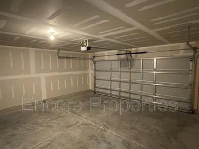 Building Photo - 800 Bellewood Gardens Dr