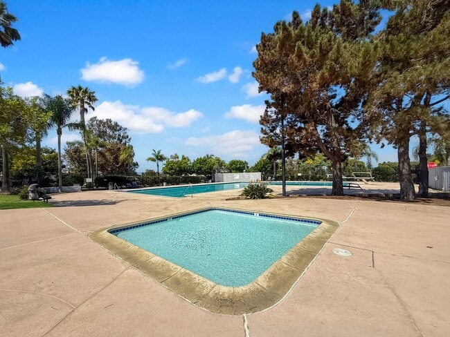 Building Photo - Nice 2B/2BA w/ Private Patio, A/C, Washer/...
