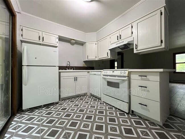 Building Photo - 142 Beaverdam Rd