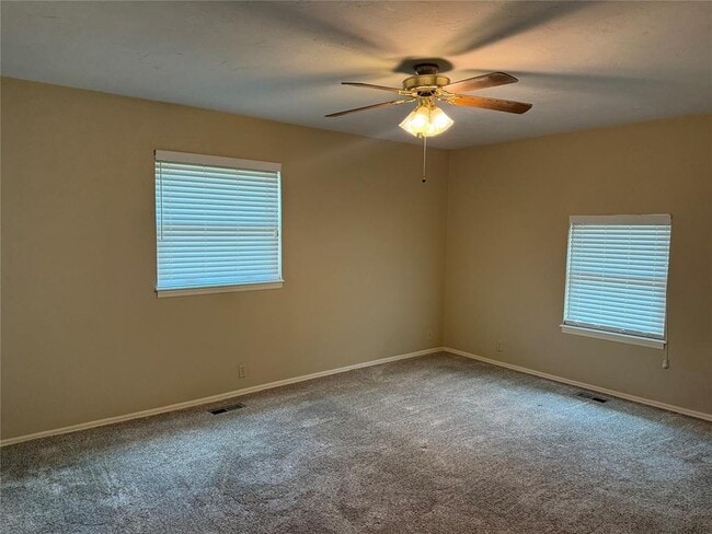 Building Photo - 1018 Claremont Dr