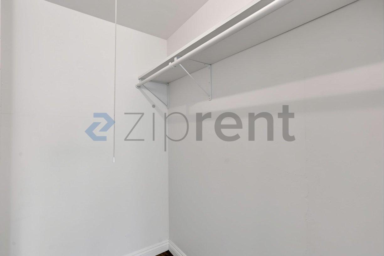 Building Photo - Unit