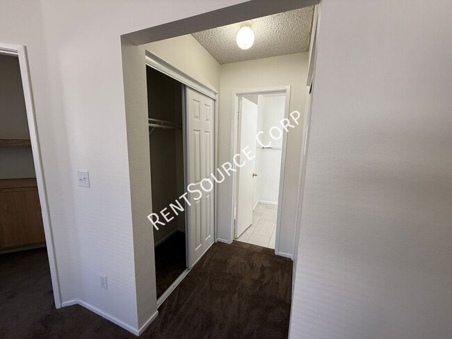 Building Photo - 1601 Cactus Dr