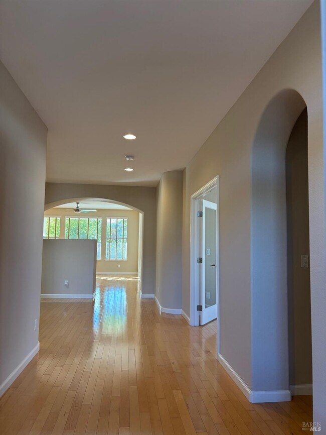 Building Photo - 505 Marianna Pl