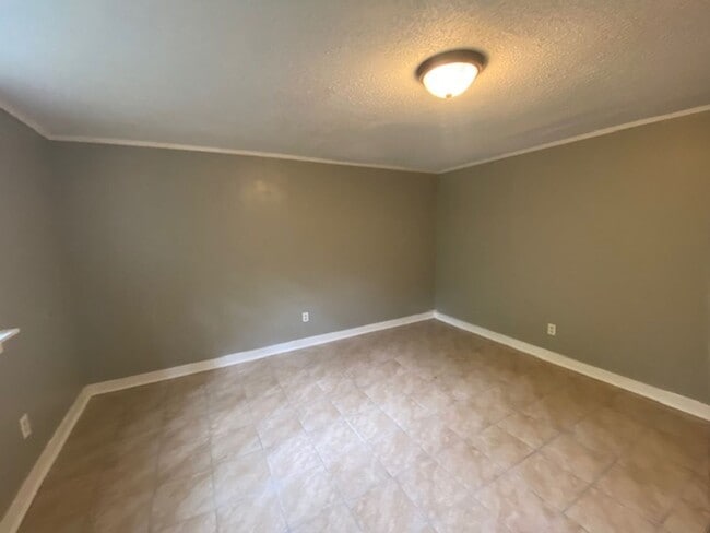 Building Photo - Renovated 3 Bedroom 1 Bath Home for Rent!