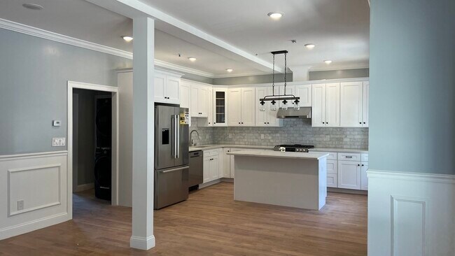 Building Photo - 336 Cambridge St