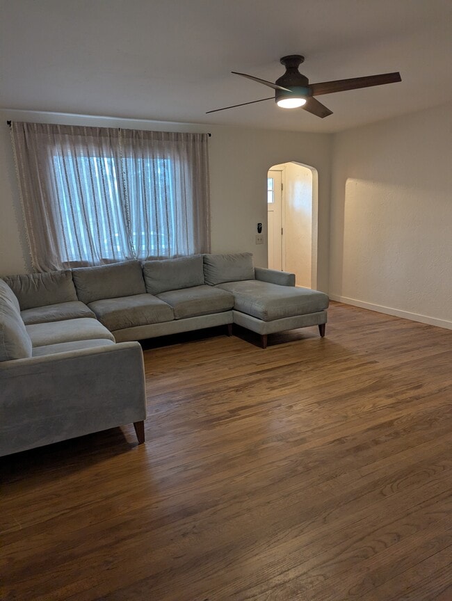 Building Photo - 455 NE Clay Ave