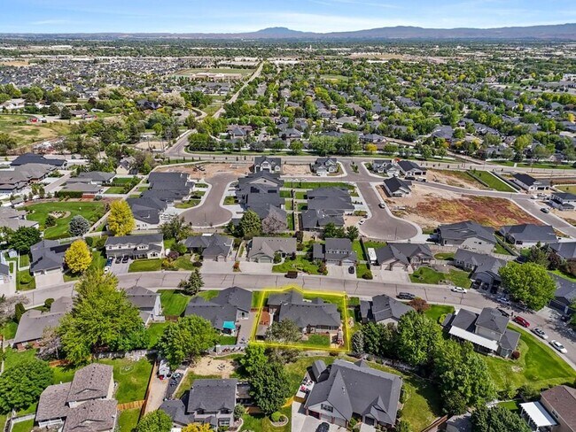 Building Photo - 695 W Riodosa Dr