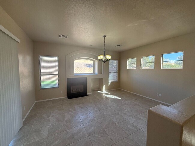 Building Photo - 3260 E Isabella Ave