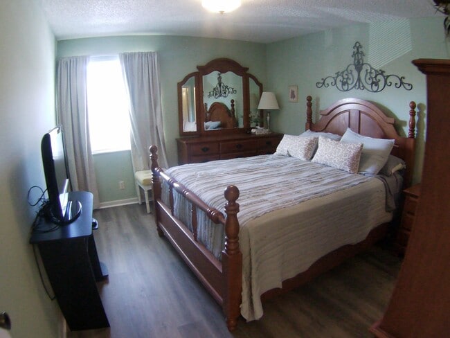 Building Photo - 571 Capri L