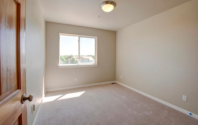 Building Photo - 615 Tantra Dr