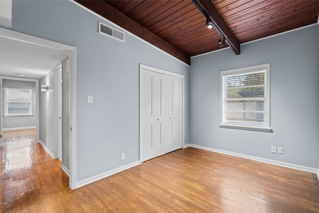 Building Photo - 5001 Nina Lee Ln
