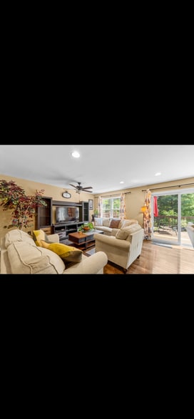 Building Photo - 539 Congressional Dr