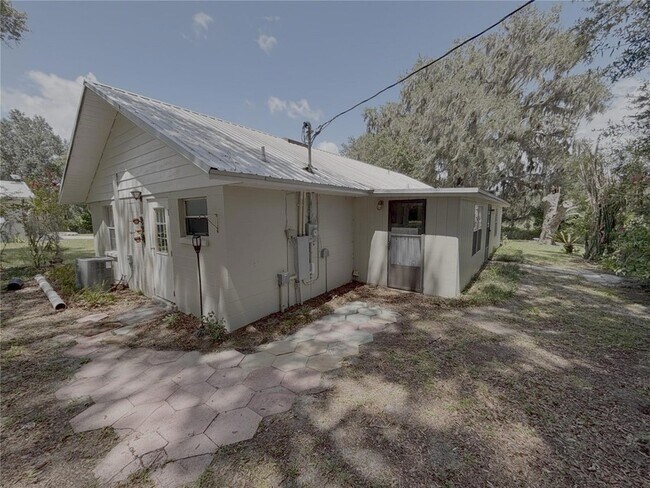 Building Photo - 6350 NE 86th Ave