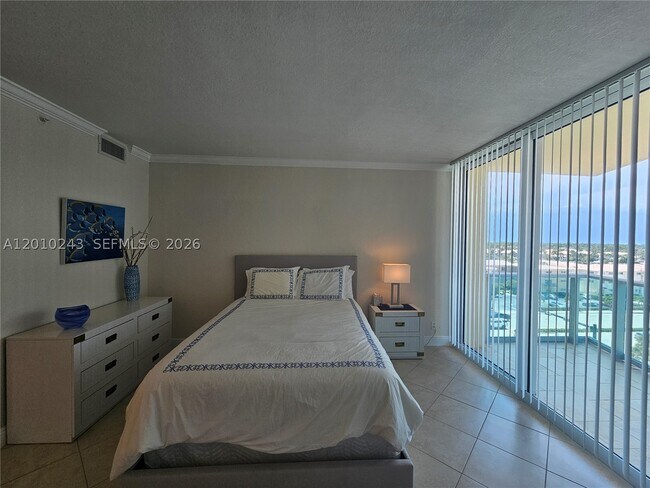 Building Photo - 2501 S Ocean Dr