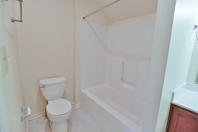 Building Photo - 3 Bedroom Single Family in Midtown with Pa...