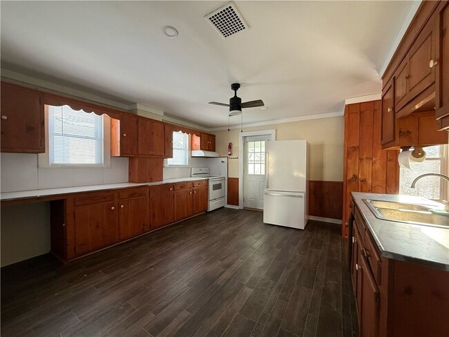 Building Photo - 23 Burton St