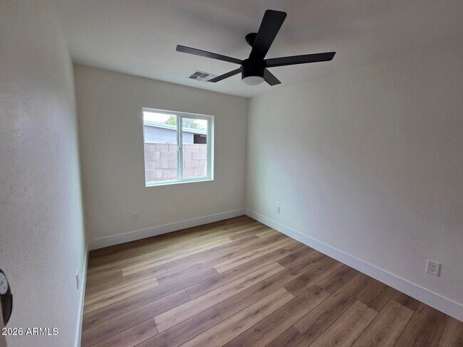 Building Photo - 824 N 11th Ave