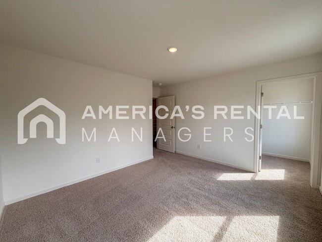 Building Photo - Modern Two Story Living in Doss Ferry - Available NOW!!