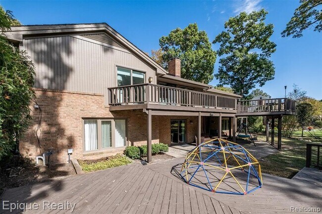 Building Photo - 135 W Hickory Grove Rd