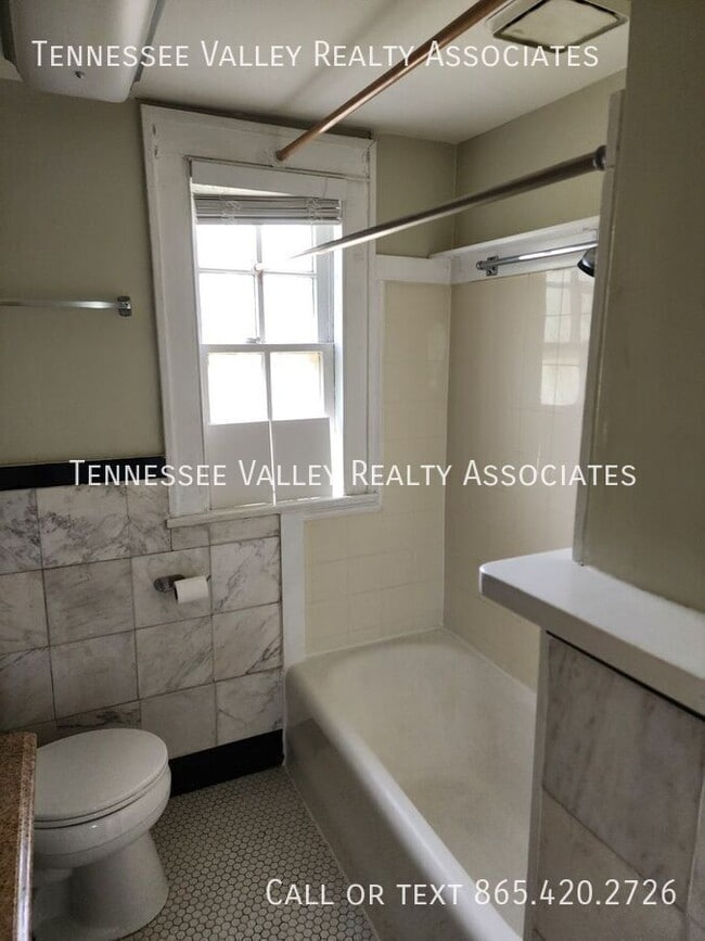 Building Photo - 419 Noelton Dr SW