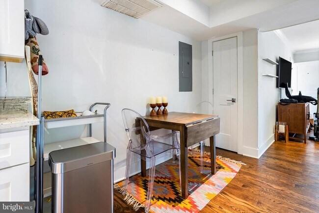 Building Photo - 1659 Holbrook St NE